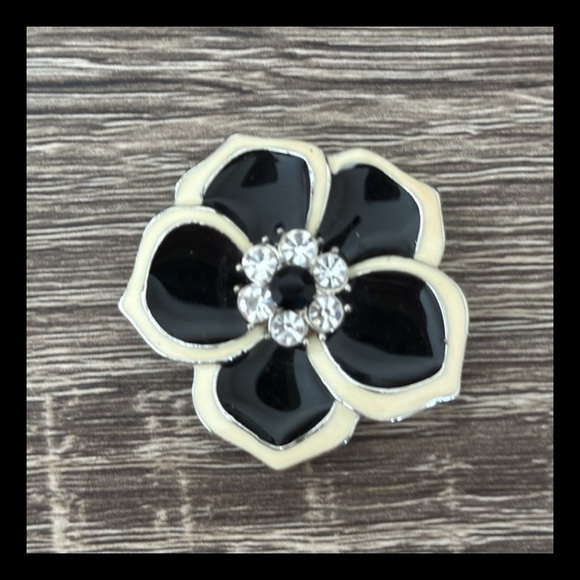 Accessories - Vintage 80s black cream enamel rhinestone flower pendant glam retro jewelry